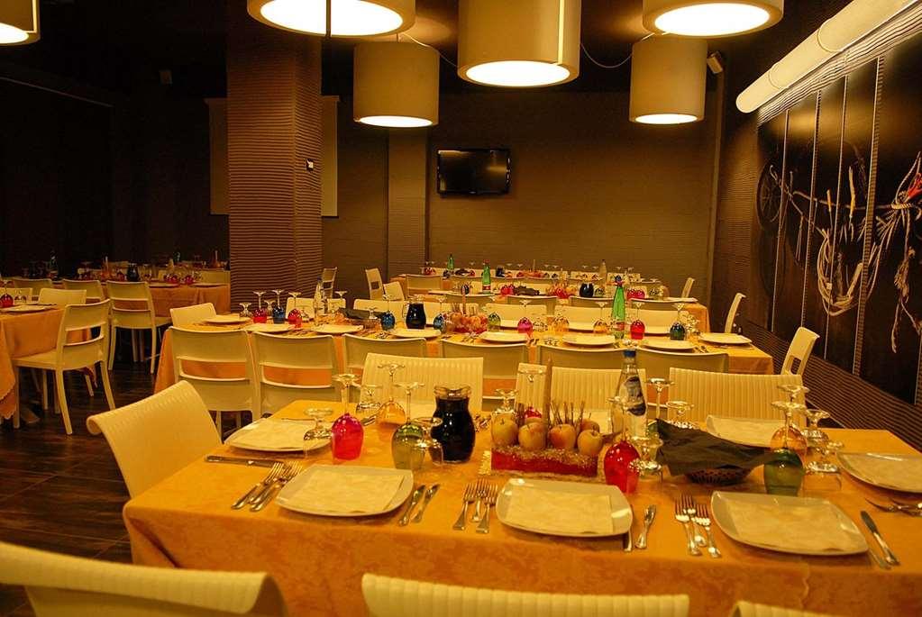 Hotel Scigliano รอสซาโน ร้านอาหาร รูปภาพ