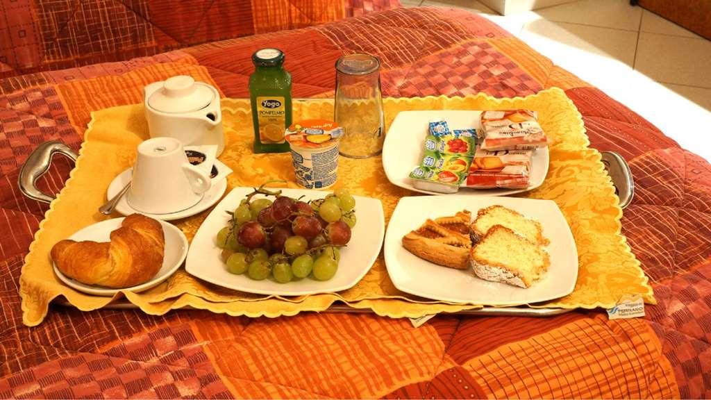 Hotel Scigliano รอสซาโน ร้านอาหาร รูปภาพ