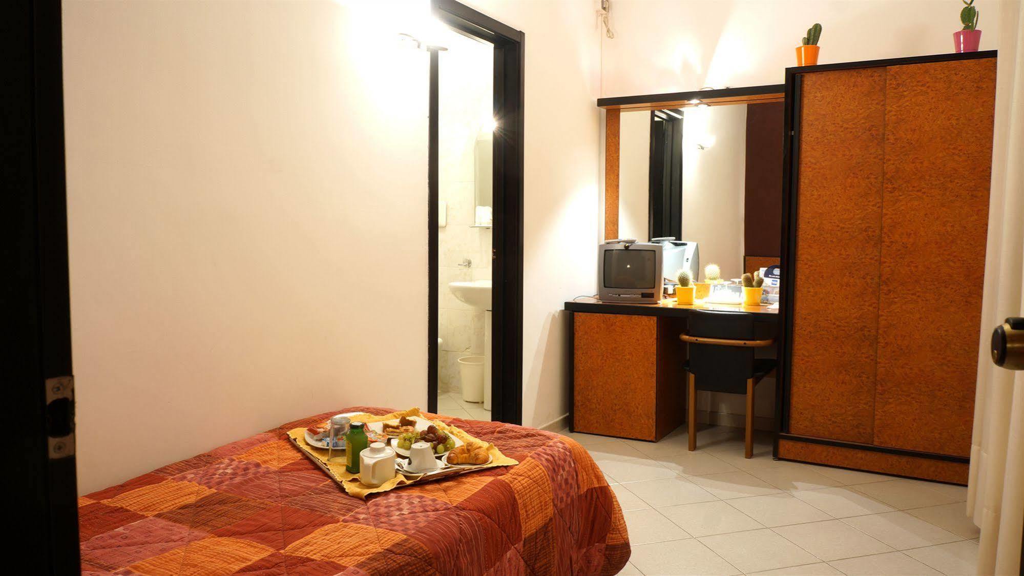Hotel Scigliano รอสซาโน ภายนอก รูปภาพ