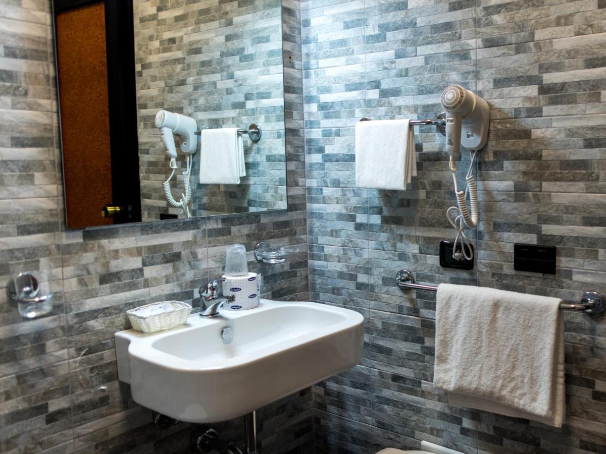 Hotel Scigliano รอสซาโน ภายนอก รูปภาพ